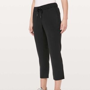 Lululemon On the Fly Crop Woven 23’